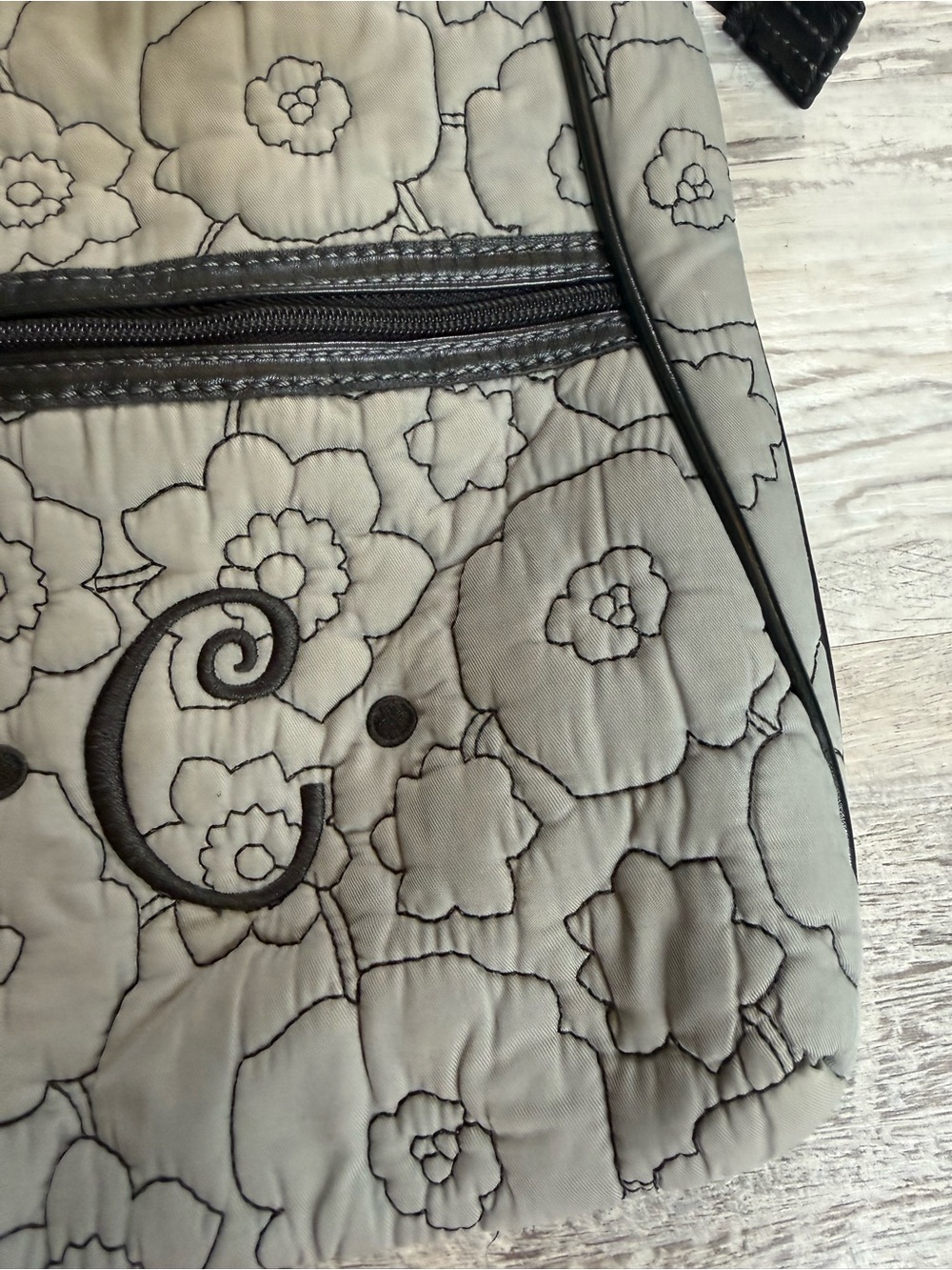 Thirty-One Gray & Black Quilted Poppy Floral Crossbody Shoulder Bag W Accent “C” - Picture 3 of 12